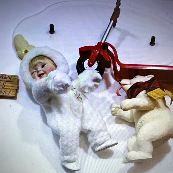 Snow Baby Adorable White and Red Kids Toy Scooter with Bear - Picture 3 of 5